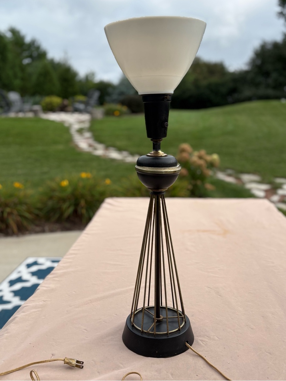 Vintage mid-century, modern space, needle lamp